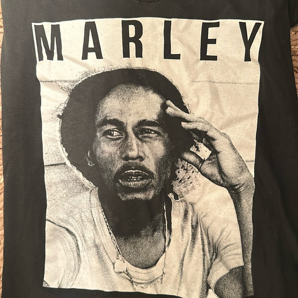 Black vintage Bob Marley shirt. Short sleeve